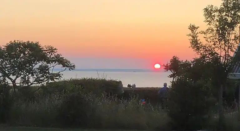 Vakre solnedganger 100 meter fra stranden