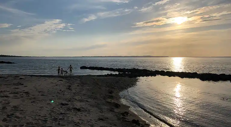 Vakre solnedganger 100 meter fra stranden