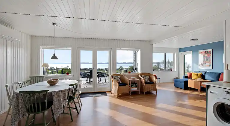 Neu restauriertes Sommerhaus mit Meerblick