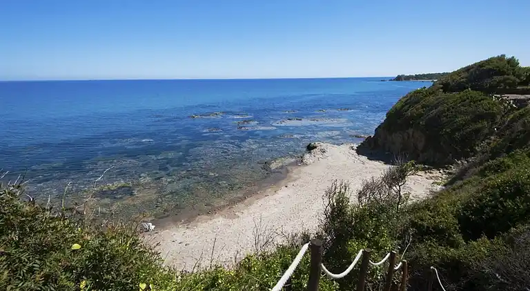 Villa with Private Pool and Reserved Access to the beach