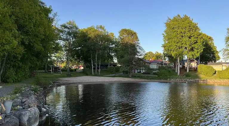 Hemtrevlig stuga med fantastisk utsikt över sjön Bolmen