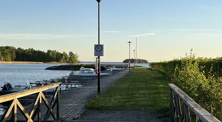 Hemtrevlig stuga med fantastisk utsikt över sjön Bolmen