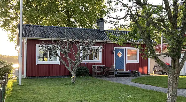 Hemtrevlig stuga med fantastisk utsikt över sjön Bolmen