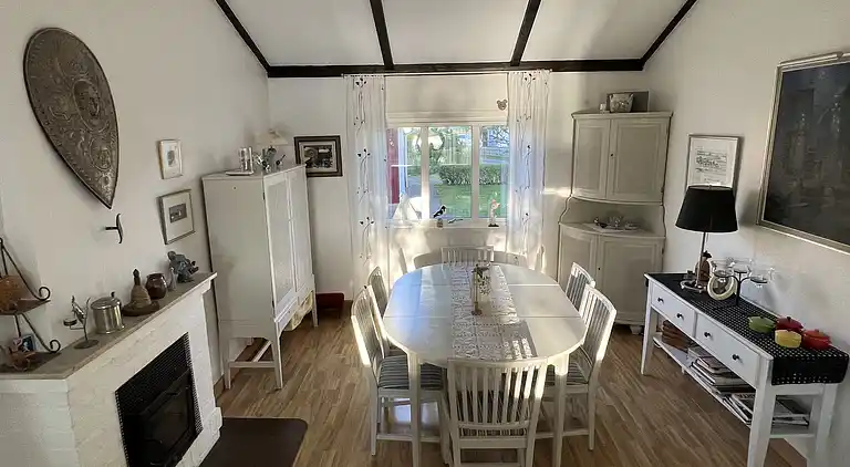 Hemtrevlig stuga med fantastisk utsikt över sjön Bolmen