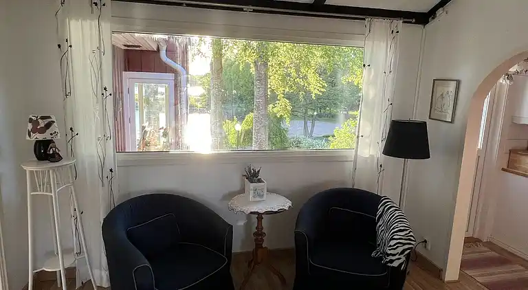 Hemtrevlig stuga med fantastisk utsikt över sjön Bolmen