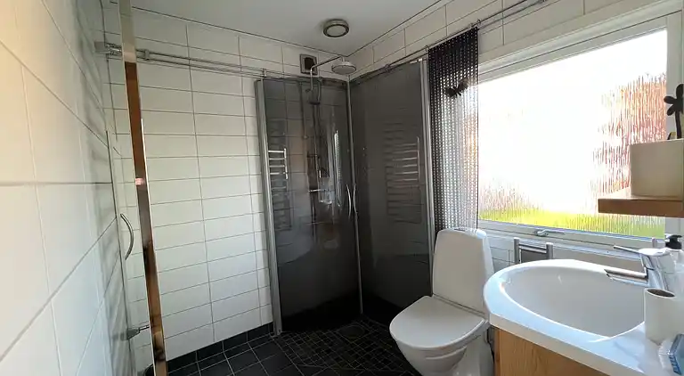 Hemtrevlig stuga med fantastisk utsikt över sjön Bolmen