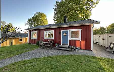 Homely cottage with fantastic views of Lake Bolmen