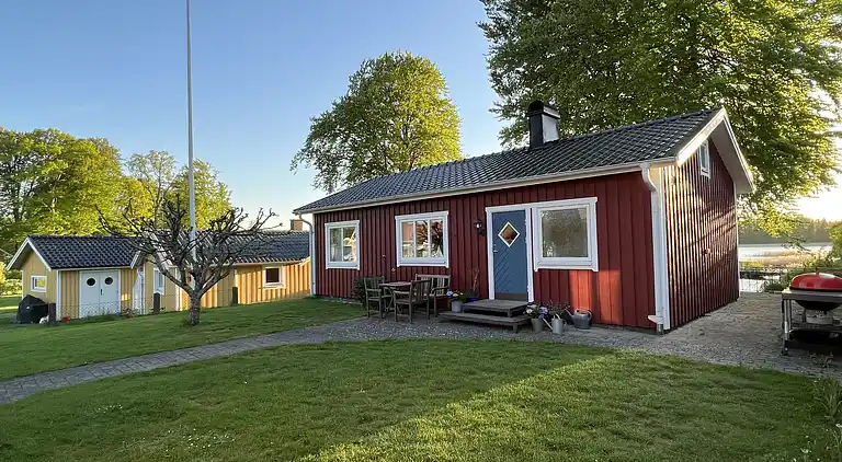 Hemtrevlig stuga med fantastisk utsikt över sjön Bolmen