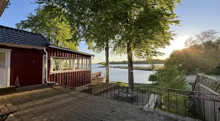 Hemtrevlig stuga med fantastisk utsikt över sjön Bolmen