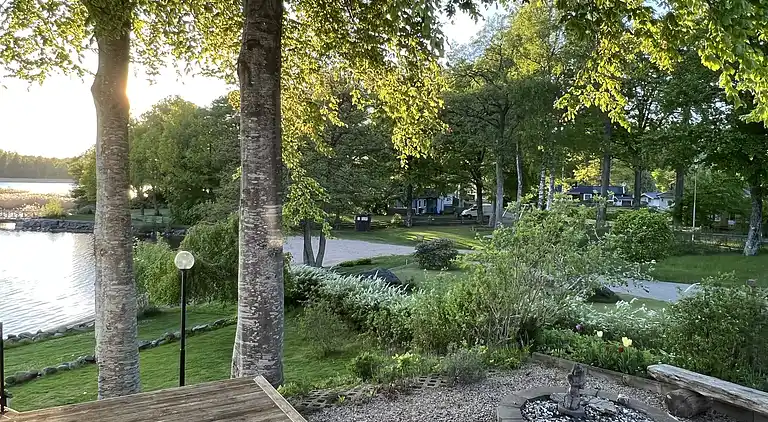 Hemtrevlig stuga med fantastisk utsikt över sjön Bolmen