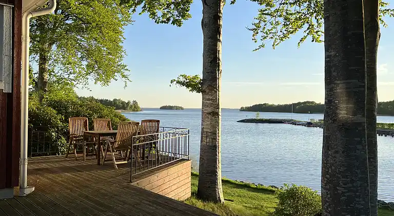 Hemtrevlig stuga med fantastisk utsikt över sjön Bolmen