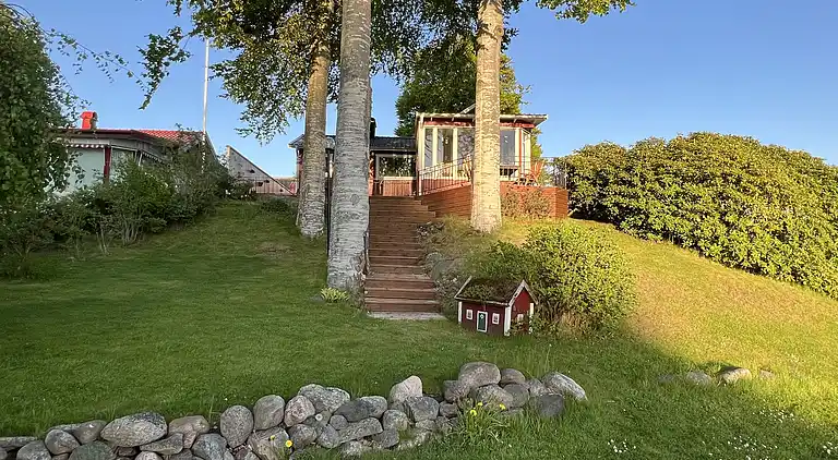 Hemtrevlig stuga med fantastisk utsikt över sjön Bolmen