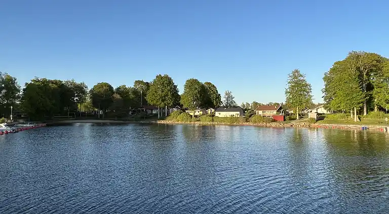 Hemtrevlig stuga med fantastisk utsikt över sjön Bolmen