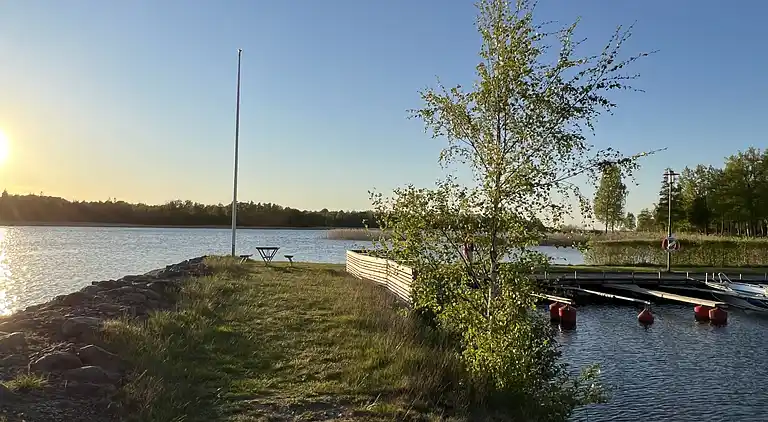 Hemtrevlig stuga med fantastisk utsikt över sjön Bolmen