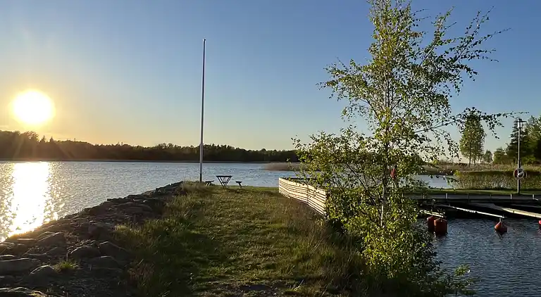 Hemtrevlig stuga med fantastisk utsikt över sjön Bolmen