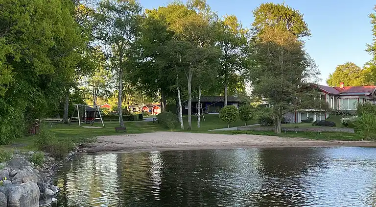 Hemtrevlig stuga med fantastisk utsikt över sjön Bolmen