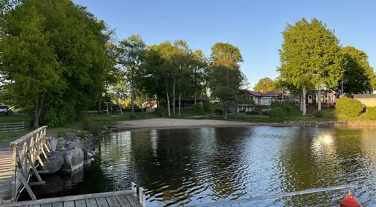 Hemtrevlig stuga med fantastisk utsikt över sjön Bolmen