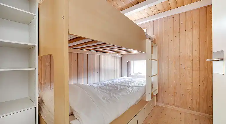 Summer house with terrace overlooking nature