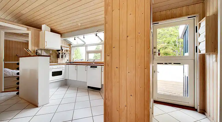 Summer house with terrace overlooking nature