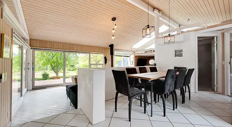 Summer house with terrace overlooking nature