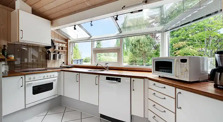 Summer house with terrace overlooking nature