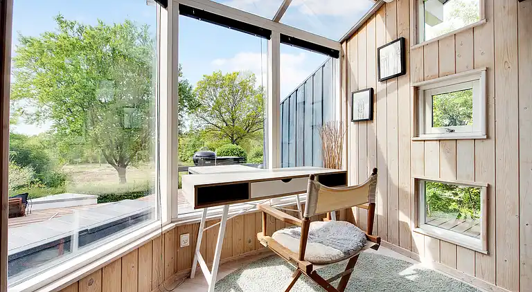 Summer house with terrace overlooking nature