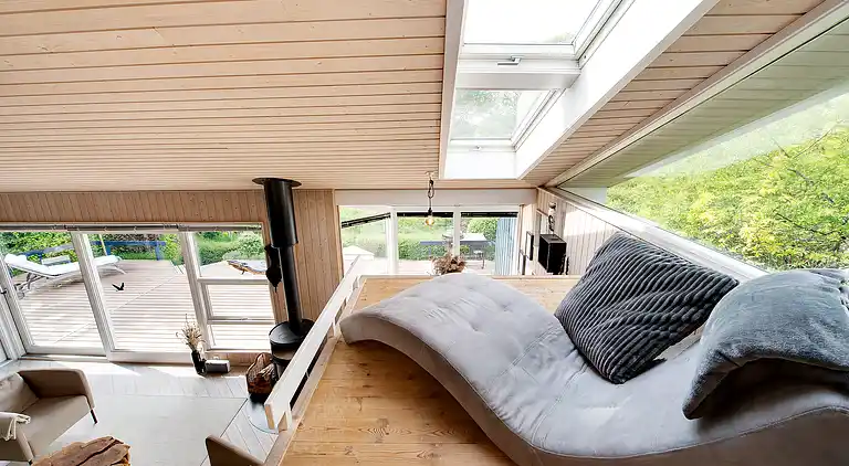 Summer house with terrace overlooking nature