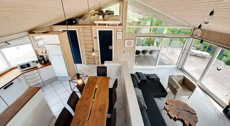 Summer house with terrace overlooking nature