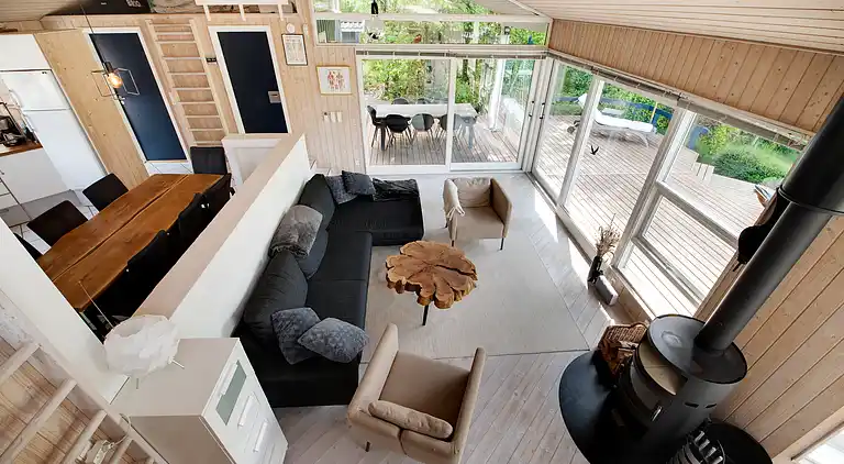 Summer house with terrace overlooking nature