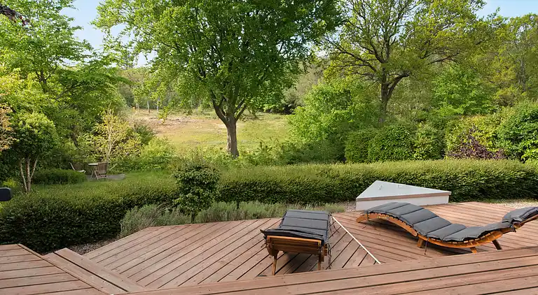 Summer house with terrace overlooking nature