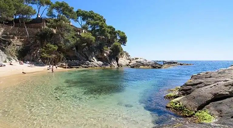 Beautiful Apartment, Swimming Pool and Beach