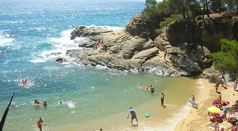 Beautiful Apartment, Swimming Pool and Beach