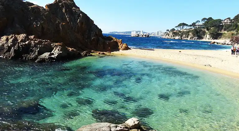 Beautiful Apartment, Swimming Pool and Beach