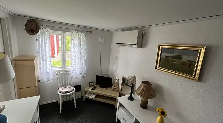 Hemtrevlig stuga med fantastisk utsikt över sjön Bolmen