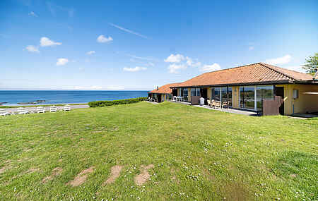 Nice newly renovated holiday home with sea views