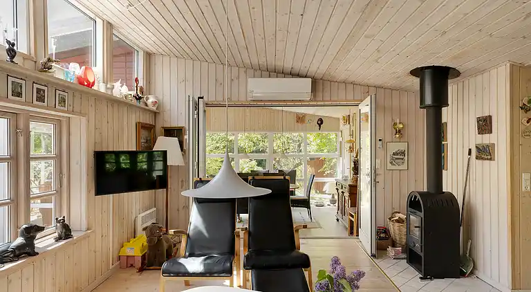 Lovely cottage in recreation area