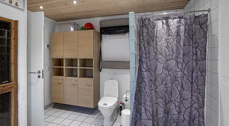 Home for the family in quiet surroundings