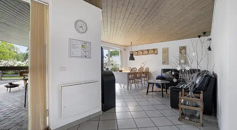 Home for the family in quiet surroundings