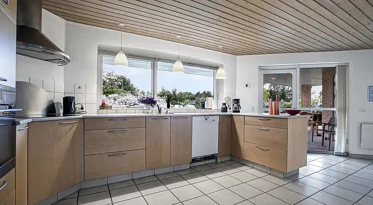 Home for the family in quiet surroundings