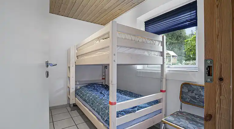 Home for the family in quiet surroundings