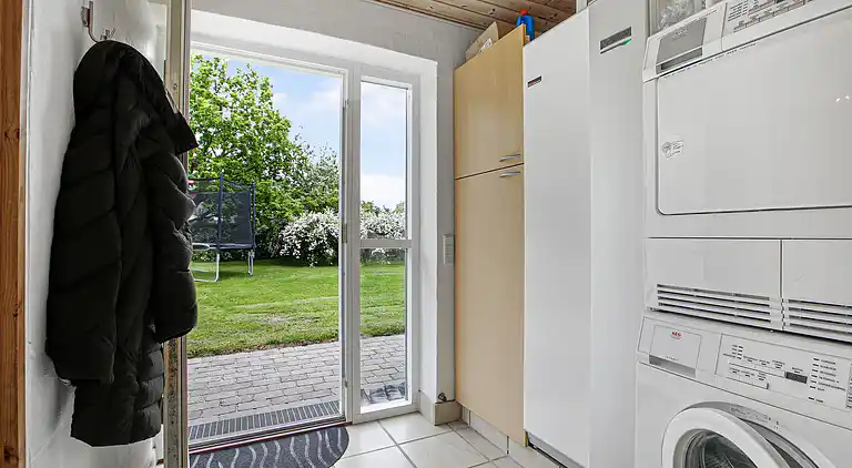 Home for the family in quiet surroundings