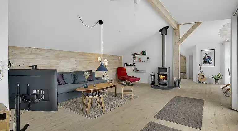 Scenic summer house near quiet lapping waves