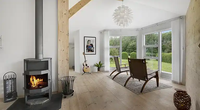 Scenic summer house near quiet lapping waves