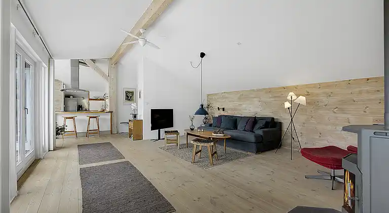 Scenic summer house near quiet lapping waves