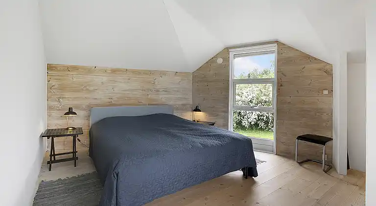 Scenic summer house near quiet lapping waves