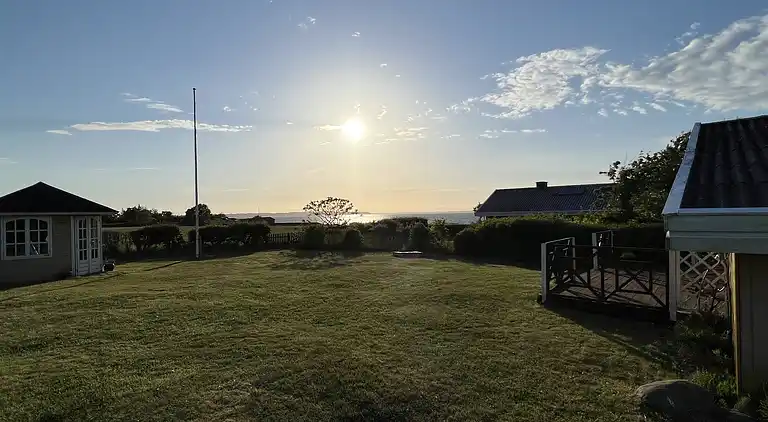 Vakre solnedganger 100 meter fra stranden