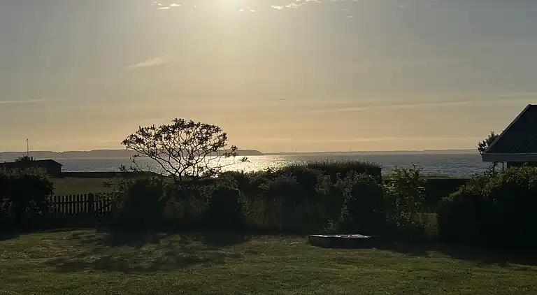 Vakre solnedganger 100 meter fra stranden