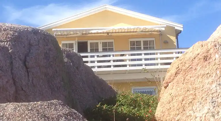 Holiday apartment with sea view on the cliffs