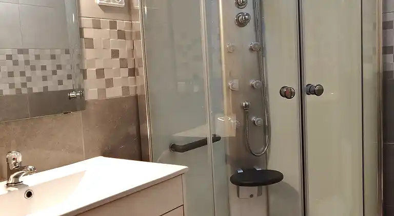 Bel Appartement, Piscine et Plage