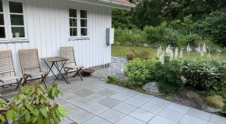 Idyllisch gelegenes Holzhaus an Wald und See